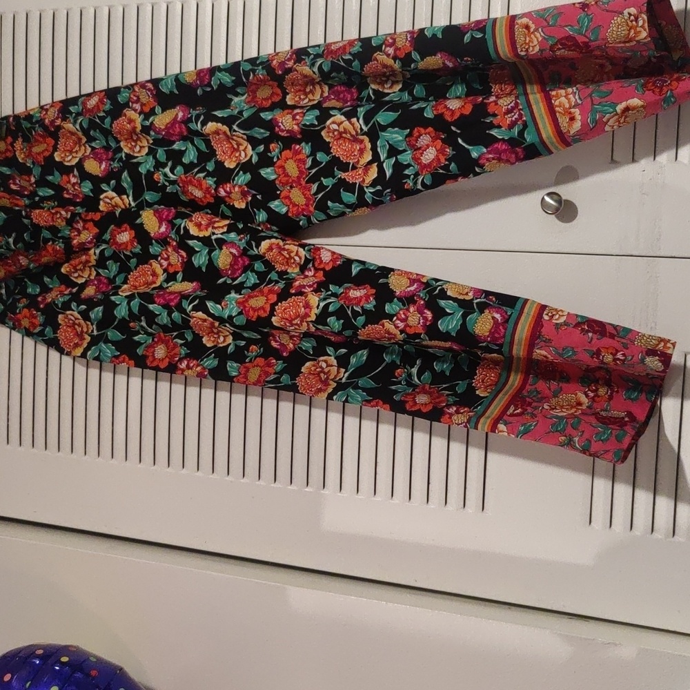 Floral Ankle and Cropped Pants by Thalia Sodi